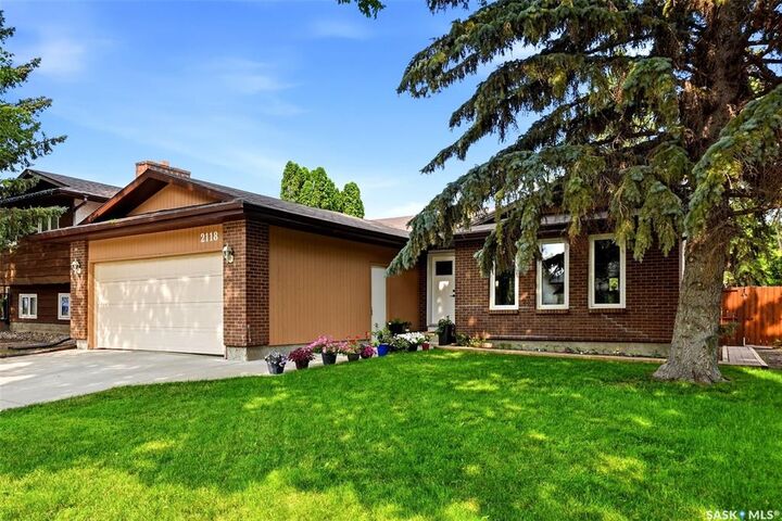 Property Photo: 2118 Elderkin Drive E SK S4V 1N7