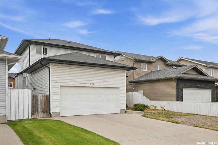 Property Photo:  3010 37th Street W  SK S7L 7H9 