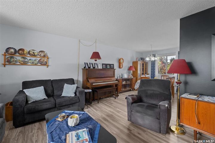 Property Photo: 463 30th Street E SK S6V 1Z5
