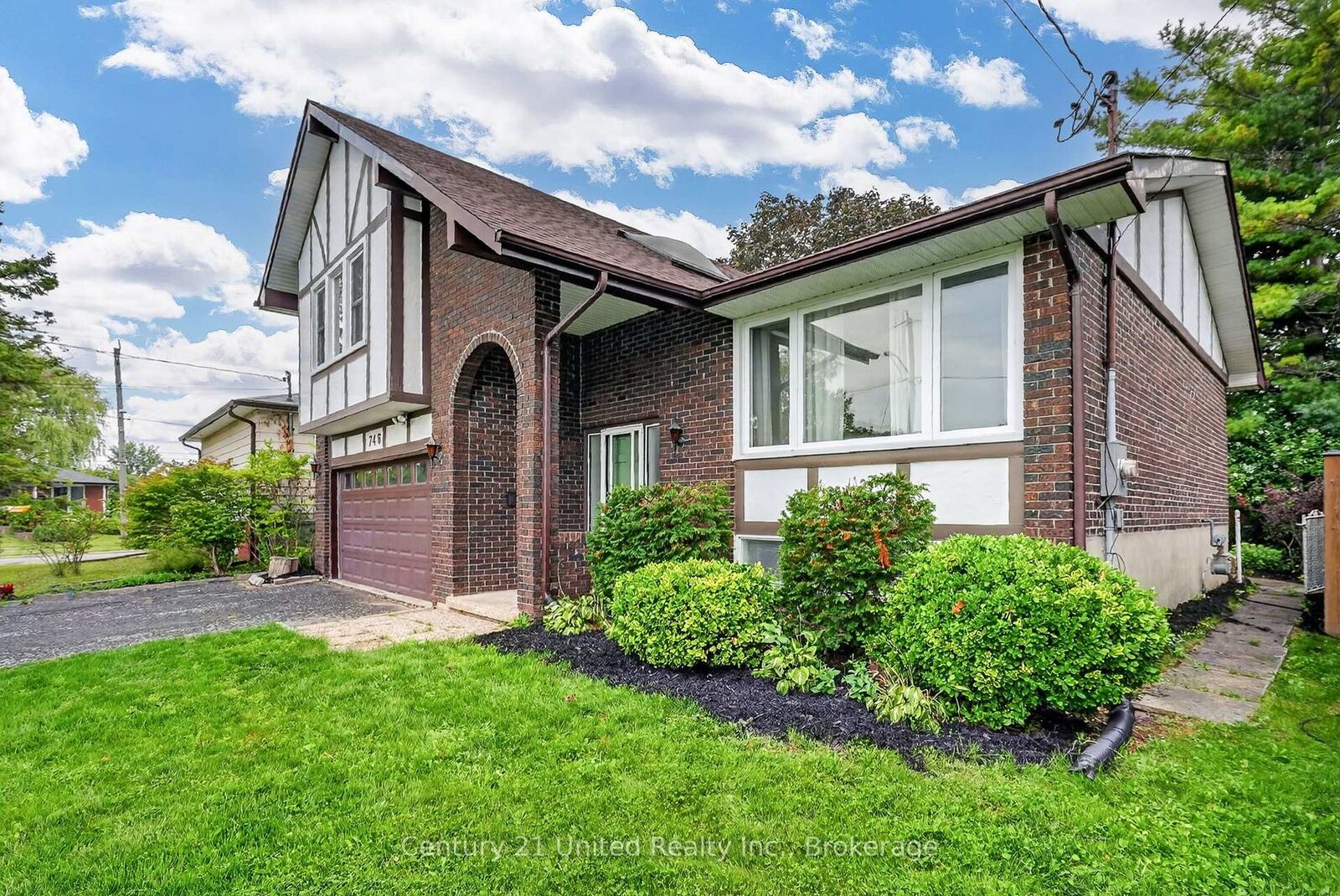 Property Photo: 746 Northwood Drive ON K9A 4W2