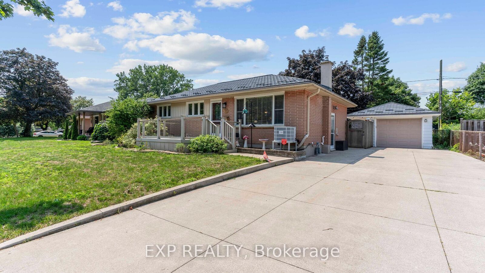 Property Photo:  295 Tweedsmuir Avenue  ON N5W 1L5 