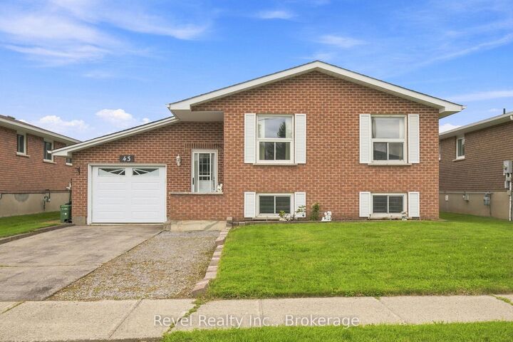 43 Wilson Avenue — photo 1