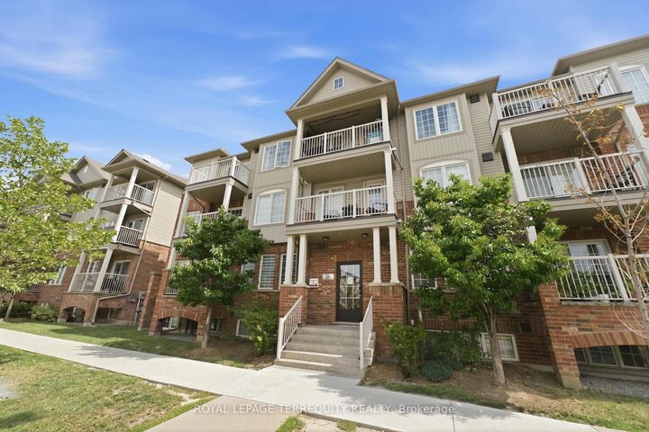 Photo de la propriété:  141 Isaac Devins Boulevard 3  ON M9M 0C4 