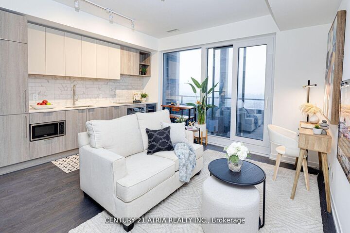 Property Photo: 2020 Bathurst Street 1810 ON M5P 0A6