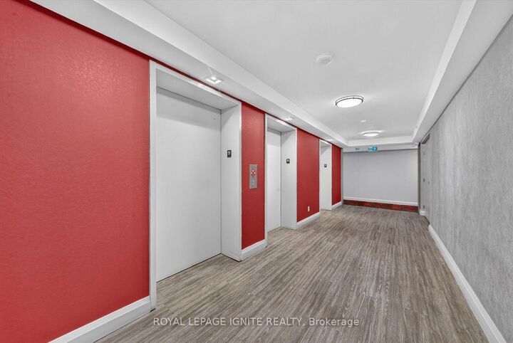 30 Meadowglen Place 1110 — photo 1