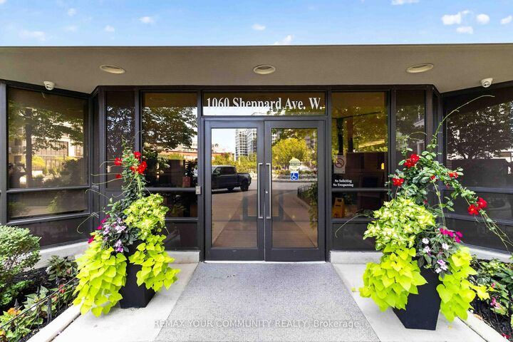 Property Photo:  1060 Sheppard Avenue W 902  ON M3J 0G7 