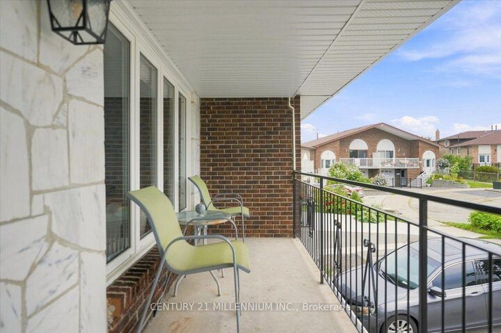 Property Photo: 9 Cheryl Court ON L6V 3C2