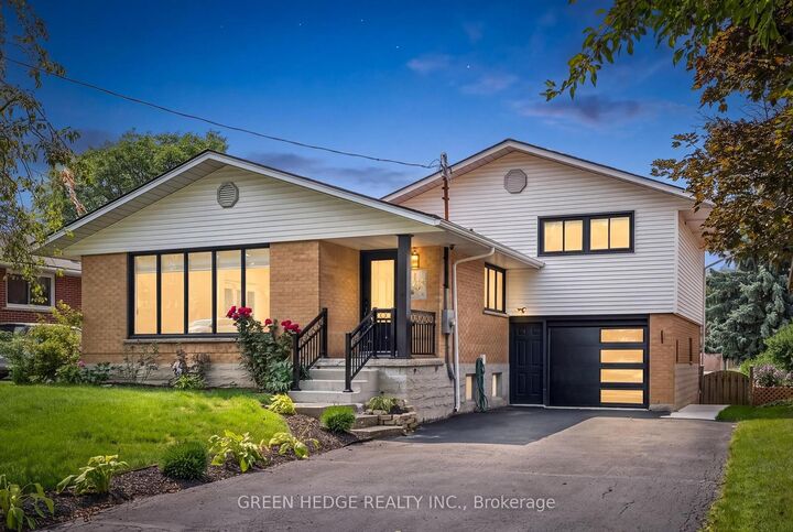 385 Village Crescent — photo 1