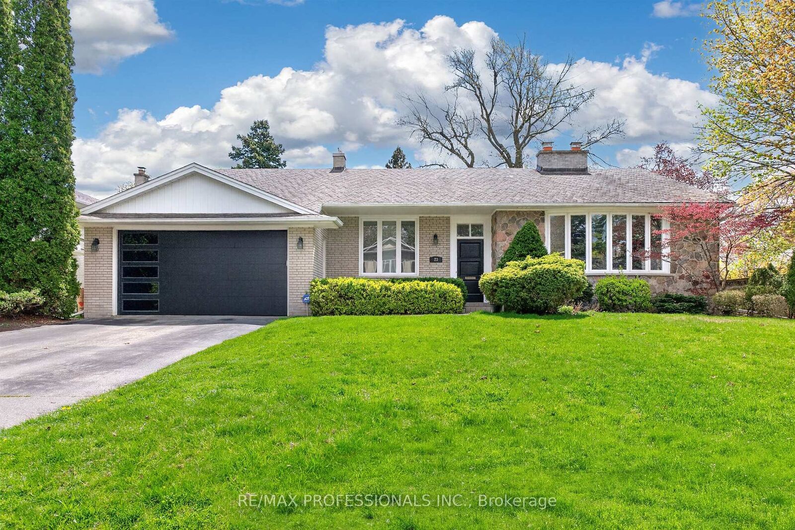 Property Photo: 23 Ravensbourne Crescent ON M9A 2A9