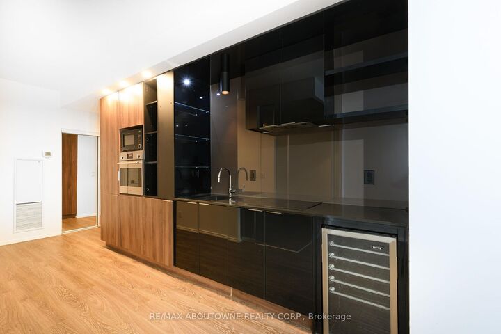 Property Photo:  70 Temperance Street 315  ON M5H 4E8 