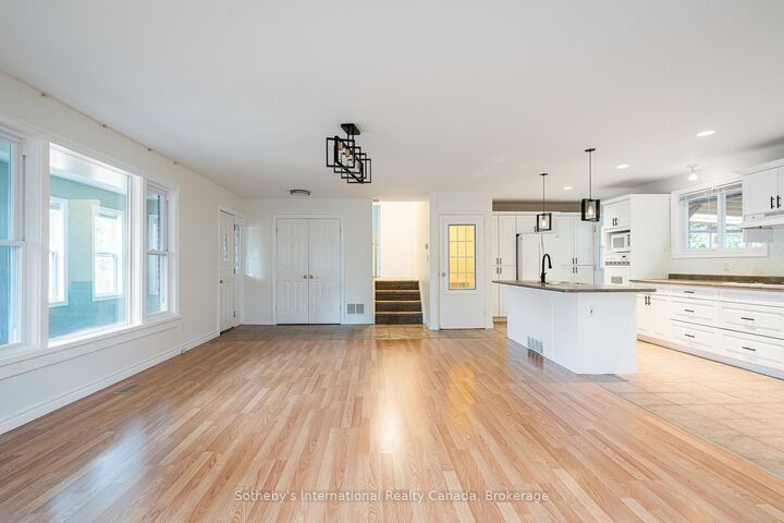 Property Photo: 7 Whipps Court ON L9Y 4B7