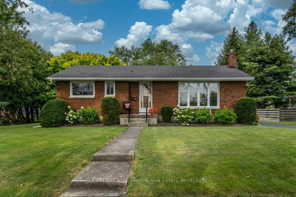 Property Photo: 409 Dundas Street W ON K7R 2B8