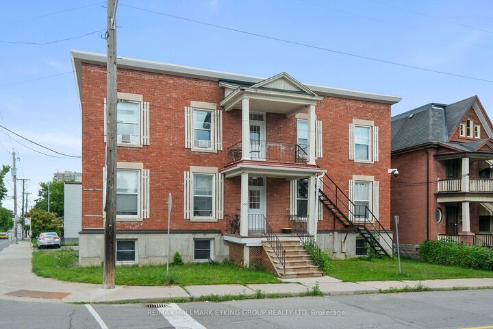 Property Photo:  135 Concord Street S 3  ON K1S 0Z3 
