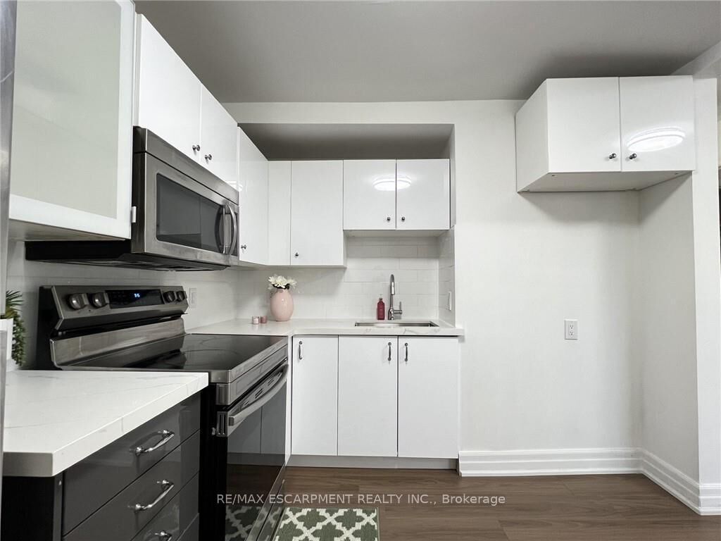 Property Photo:  1164 Cannon Street E Upper  ON L8L 2K1 