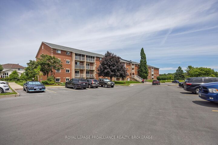 Photo de la propriété:  580 Armstrong Road 201  ON K7M 8M3 