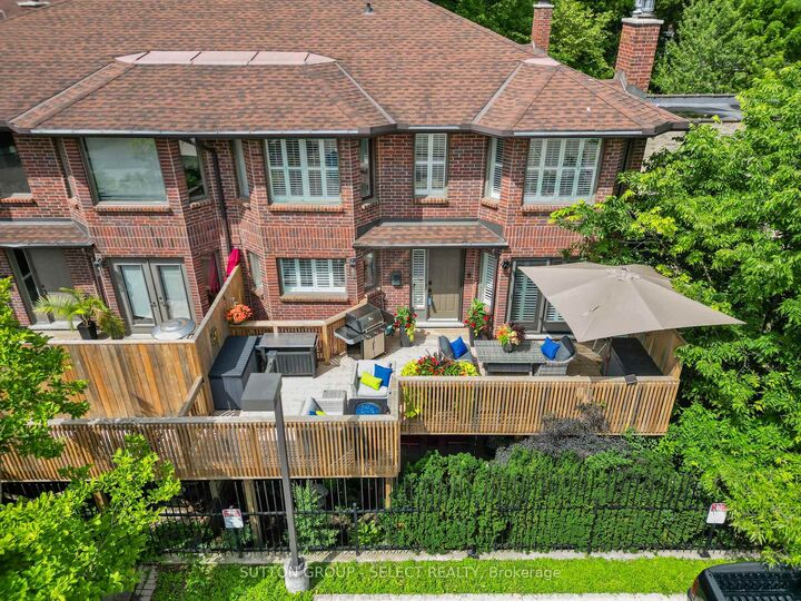 Property Photo: 152 Albert Street 14 ON N6A 1M1