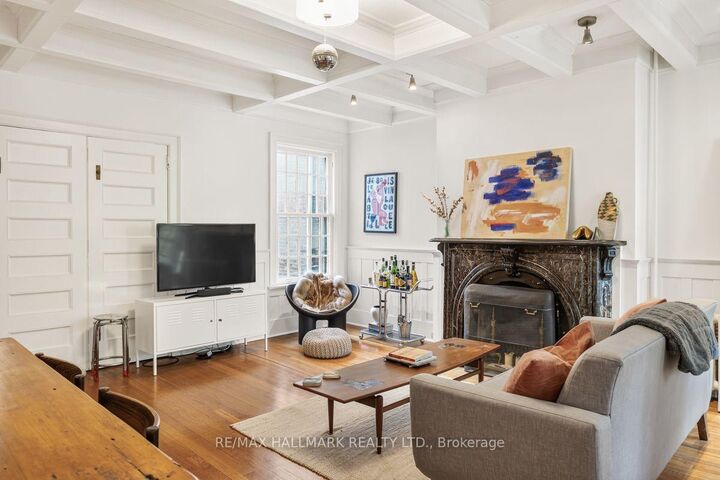 Photo de la propriété:  344 Palmerston Boulevard Main  ON M6G 2N6 