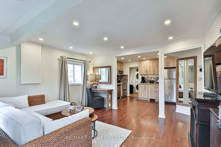 Property Photo: 255 Parkway Avenue ON L4P 2W1
