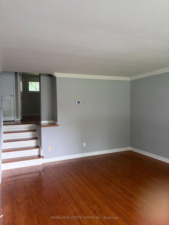 Photo de la propriété:  10 Miami Drive  ON L9C 2K3 