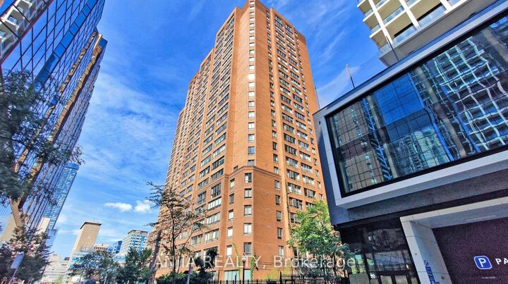 633 Bay Street 912 — photo 1