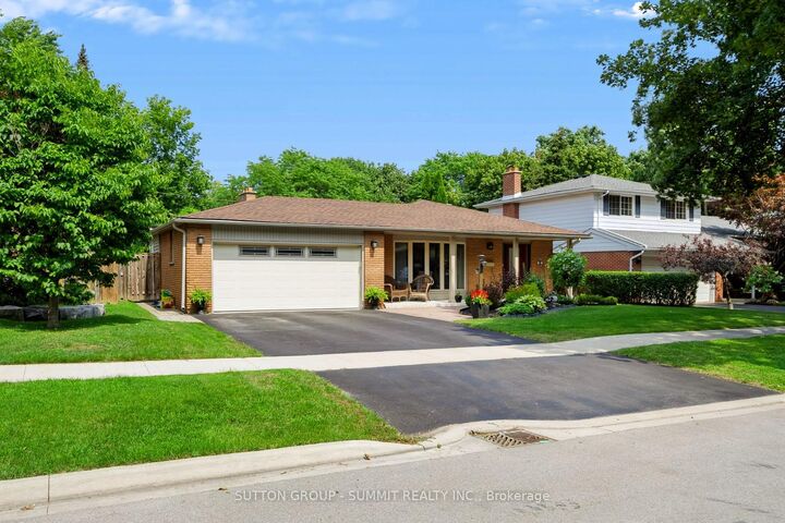 Property Photo: 659 Cherrywood Drive ON L7T 3W9