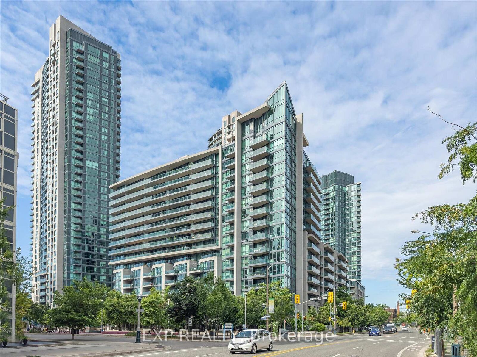 Property Photo:  209 Fort York Boulevard 667  ON M5V 4A1 
