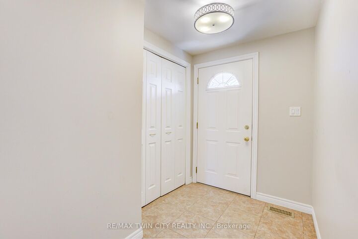 Property Photo:  22 Blackhorne Crescent  ON N2E 1T1 