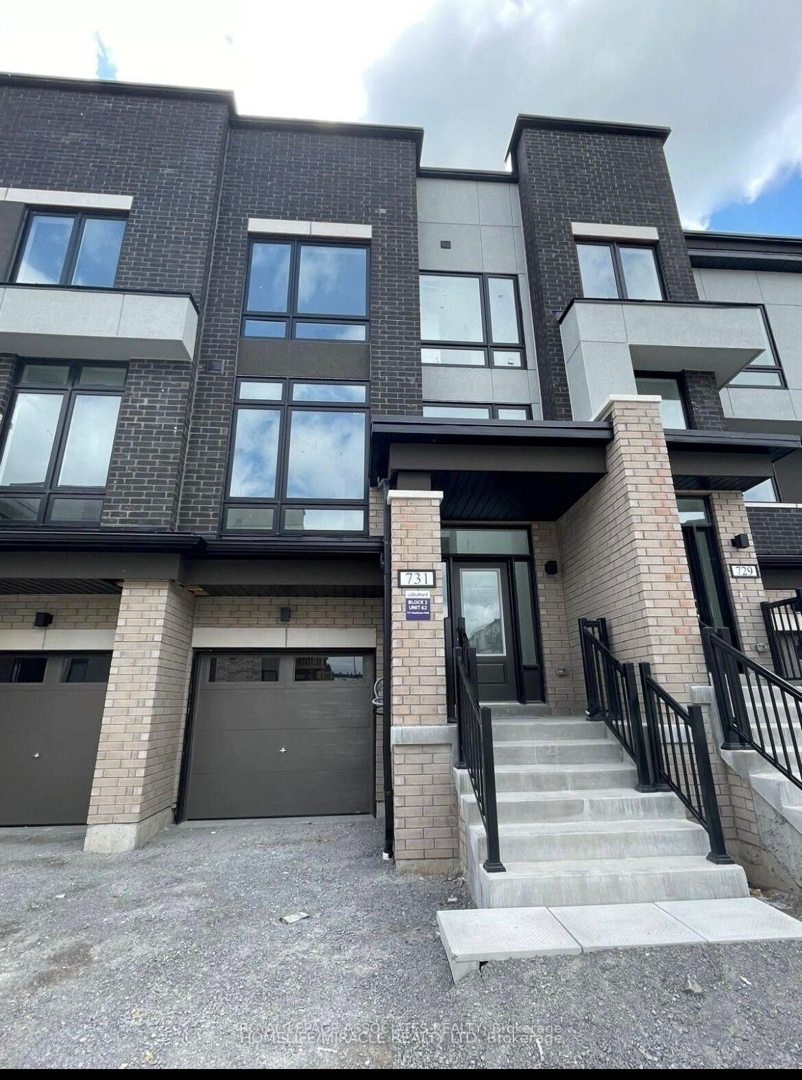 Property Photo:  731 Heathrow Path  ON L1K 3G4 