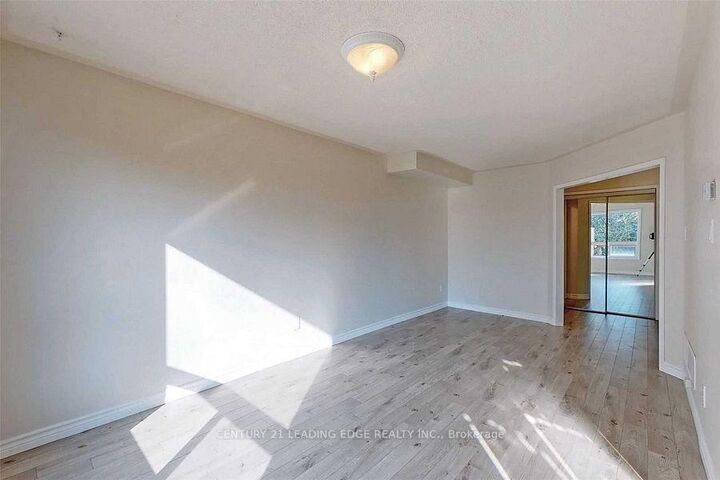 Property Photo:  1566 Fieldgate Drive  ON L1K 2L5 