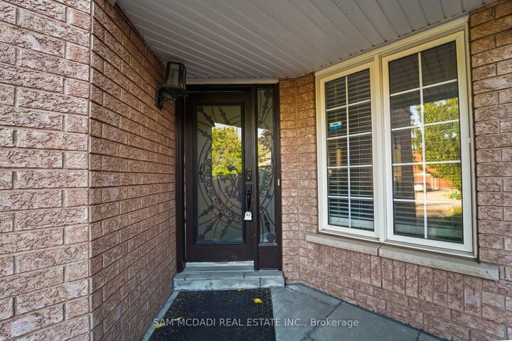 Property Photo: 3191 Oakview Road ON L5N 7N9