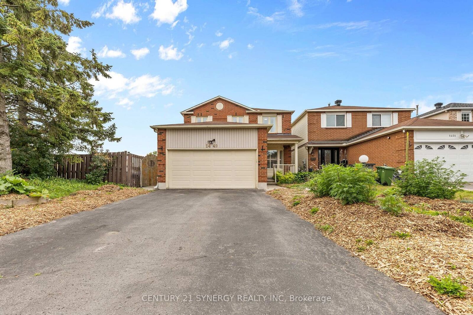 Property Photo: 1449 Laurin Crescent ON K1E 3H3