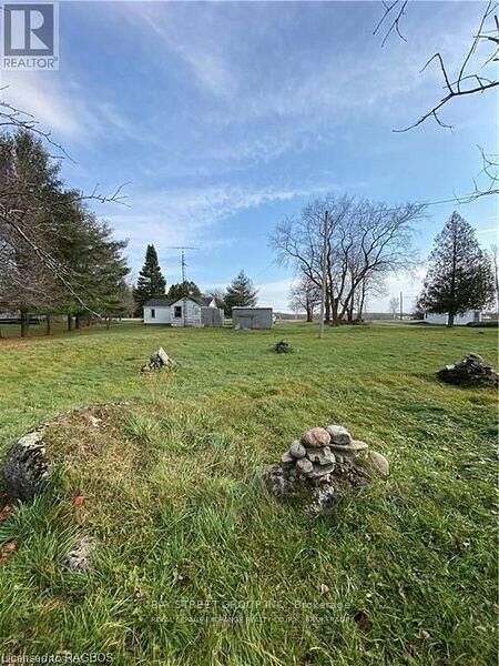 Property Photo: 150 Drive-In Crescent ON N4K 5N7