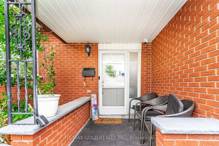 Property Photo: 55 Ramblewood Way ON N2N 1G8