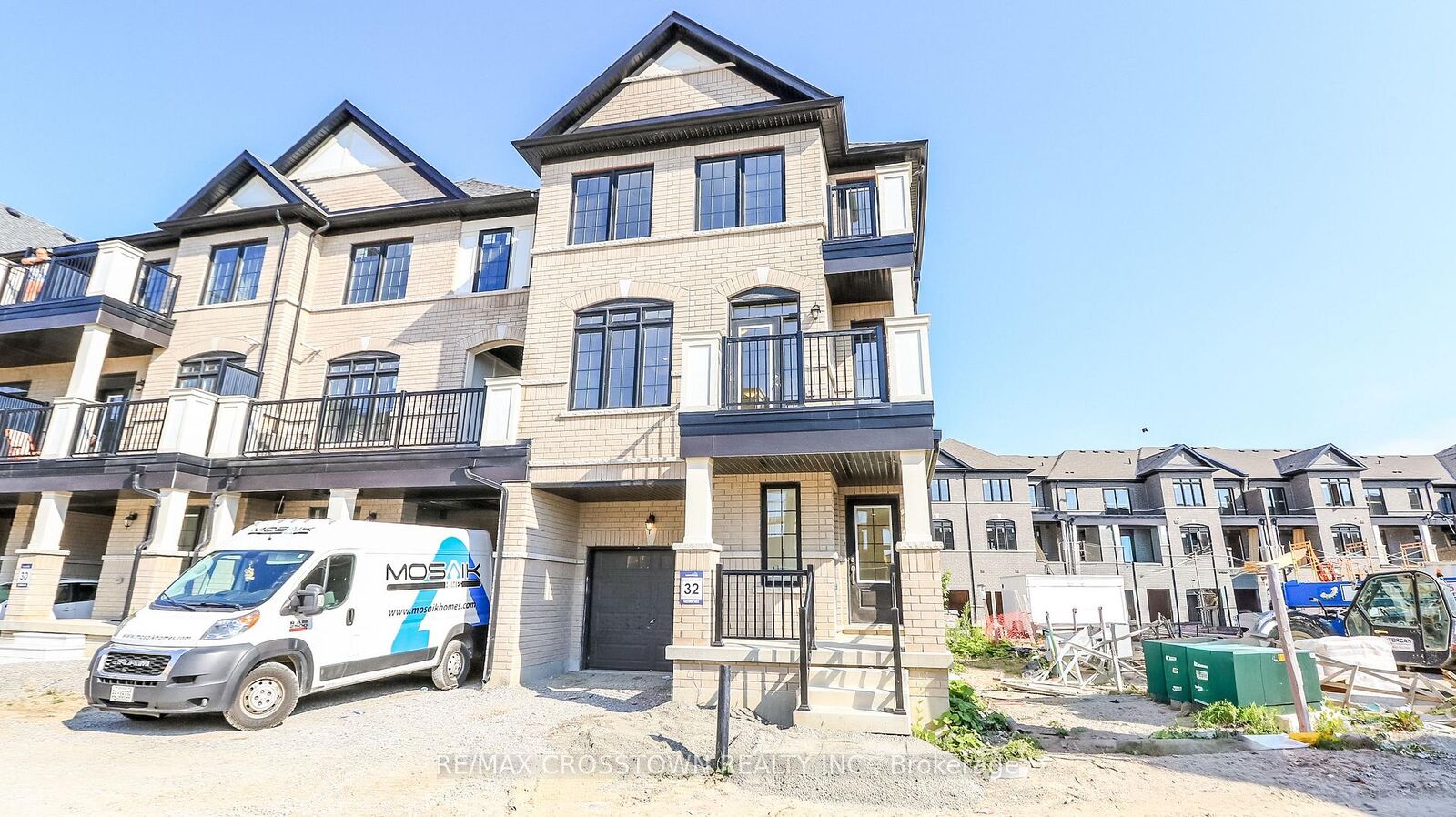 Property Photo:  1985 Matteer Court 32  ON L9S 0V2 