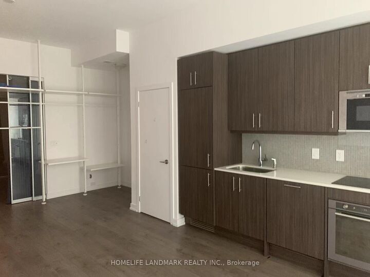 Property Photo:  297 College Street 727  ON M5T 1S2 