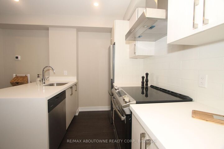 Property Photo:  280 Bleecker Street  ON M4X 1M1 