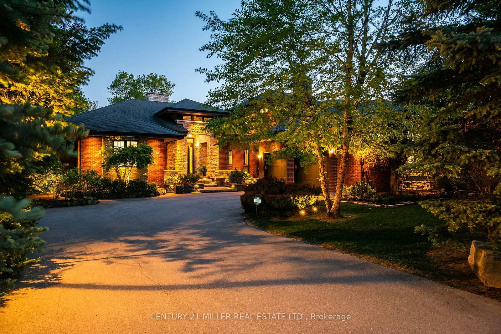 Property Photo: 5316 Drenkelly Court ON L5M 2H4