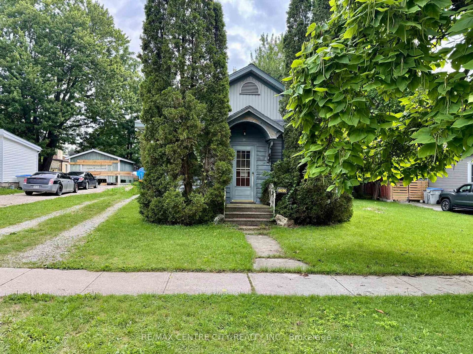 Property Photo:  240 King Street  ON N0M 1V0 