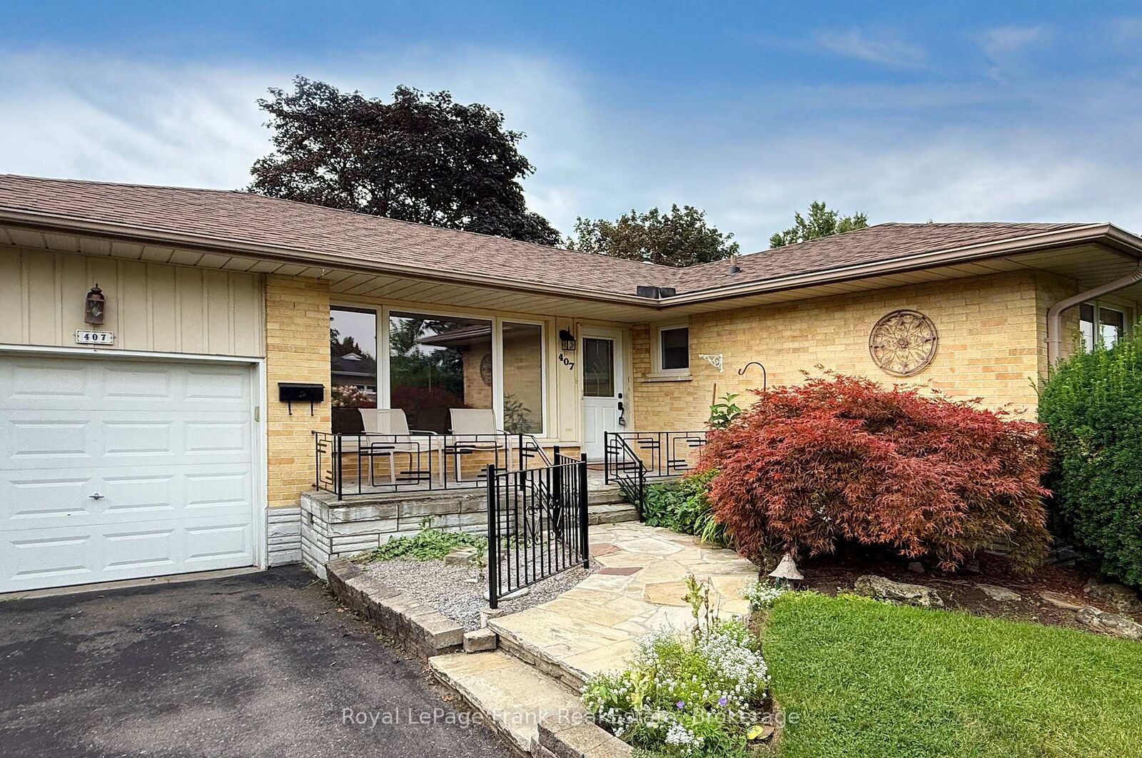 Property Photo: 407 Glencastle Avenue ON L1J 3K7