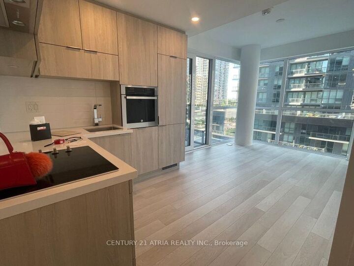 Property Photo:  39 Roehampton Avenue 608  ON M4P 1P9 