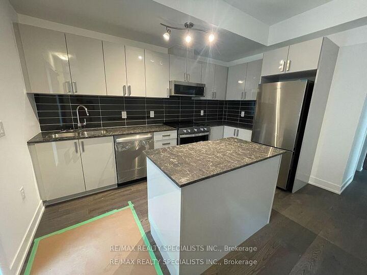Property Photo:  1095 Douglas McCurdy Comm N/A 157  ON L5G 1H9 