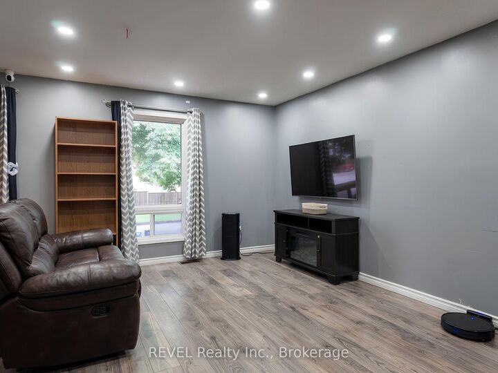 Property Photo:  62 Elma Street E Main  ON L2N 6Z7 