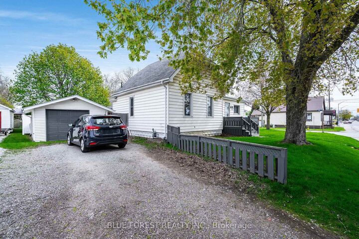 Property Photo:  30 Park Avenue E  ON N7M 3V5 