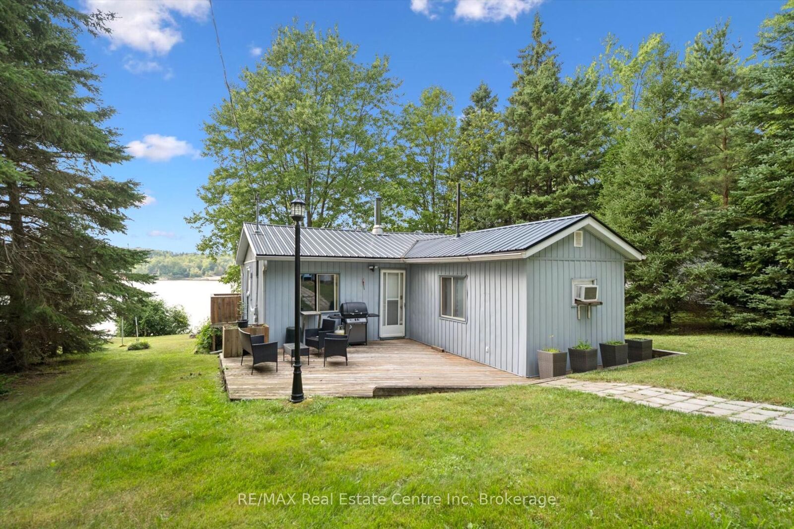 Property Photo: 729 Seventh Street ON N0B 1J0