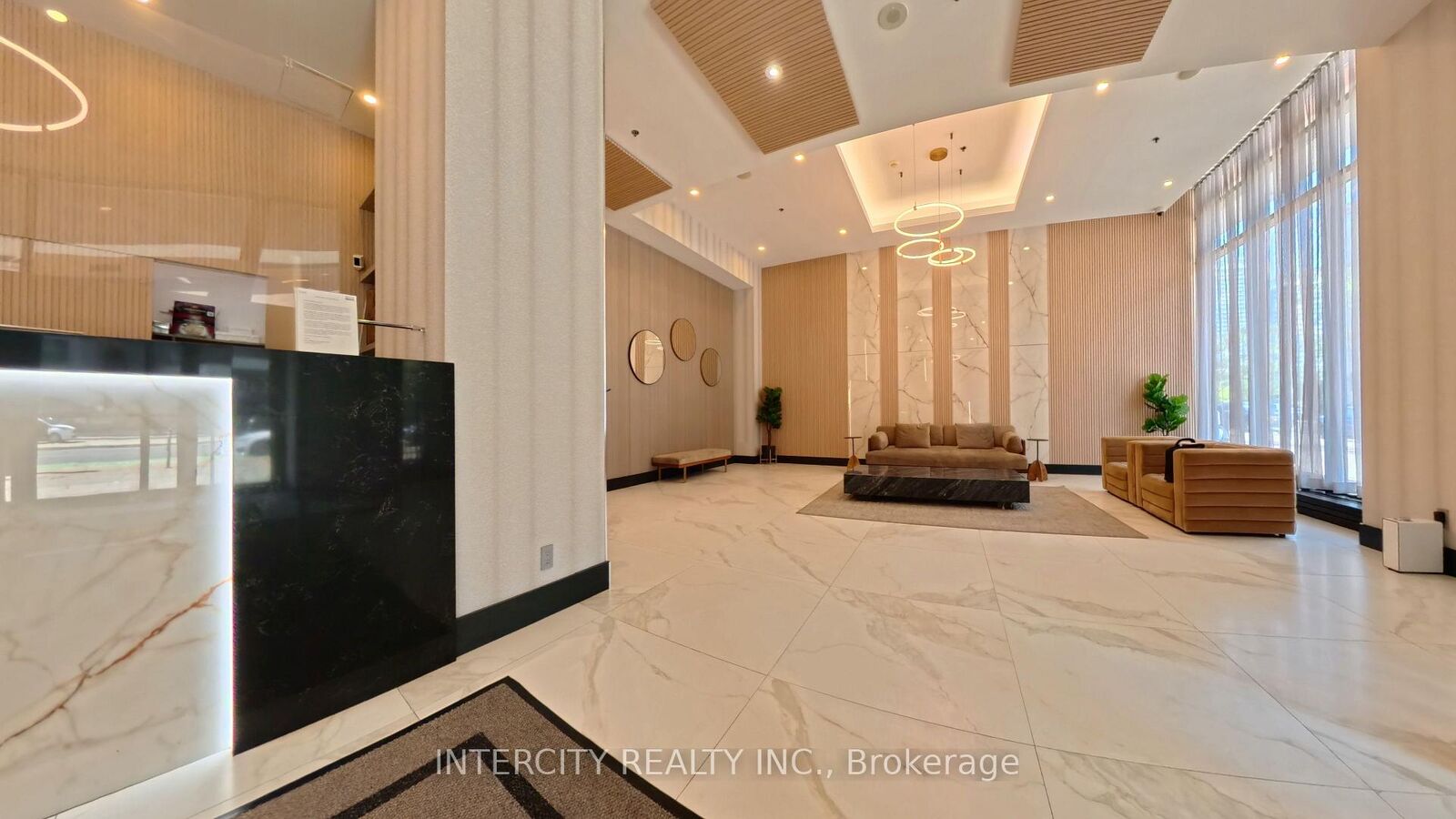 Property Photo: 4070 Confederation Parkway 1009 ON L5B 0E9