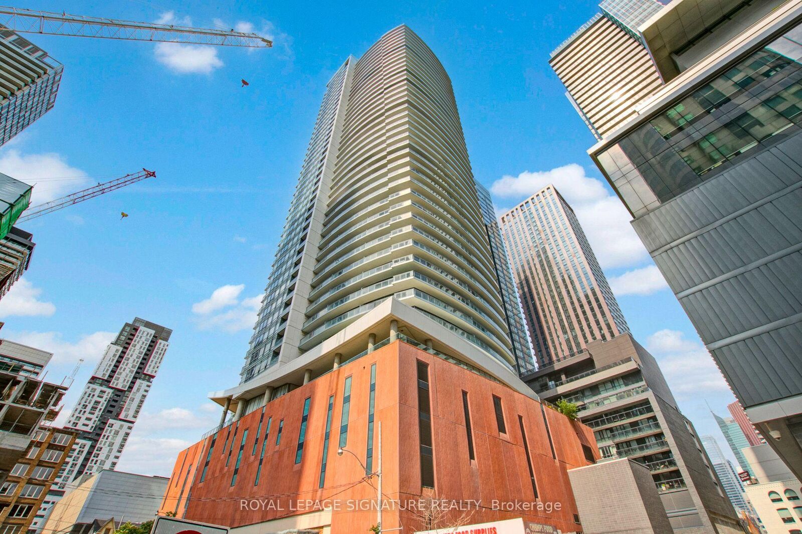Property Photo:  21 Widmer Street 1901  ON M5V 2E8 