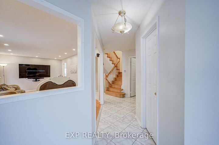 Property Photo:  211 Sophia Road  ON L3S 4C5 