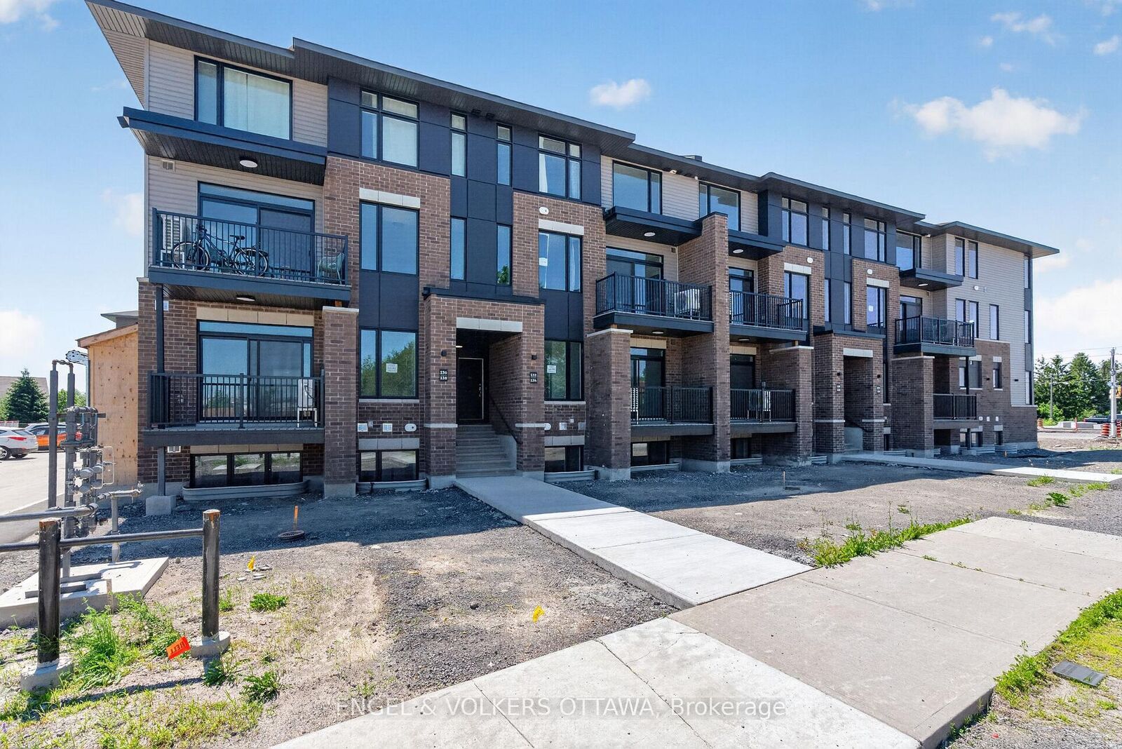 Property Photo:  114 Stardust Private  ON K1T 3W6 