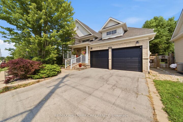 Property Photo:  121 Prince William Way  ON L4M 7H6 