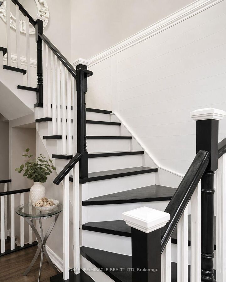 Photo de la propriété:  70 Muirland Crescent  ON L6X 4P3 